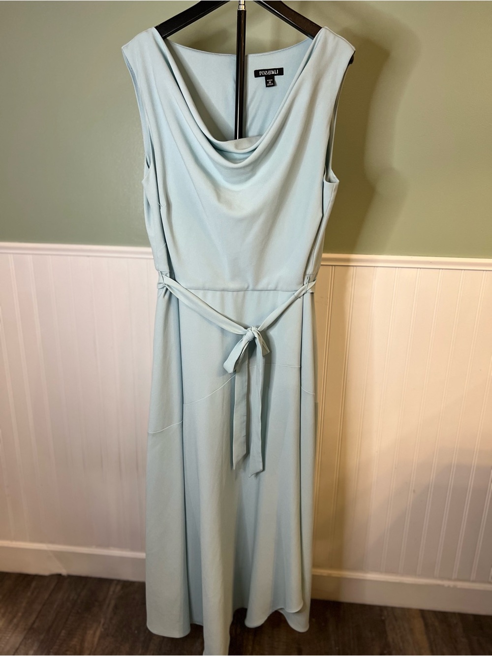 Roz & Ali Sleeveless Cowl Neck Light Blue Maxi Dress w/ Tie Waist. Size 16